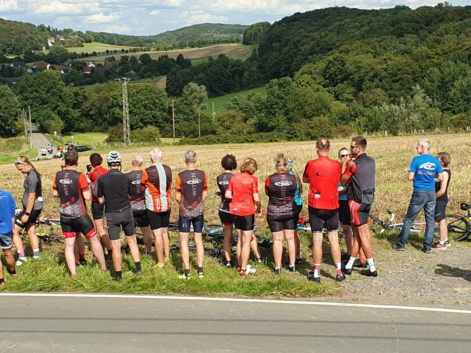 2023 08 26 Deutschlandtour warten