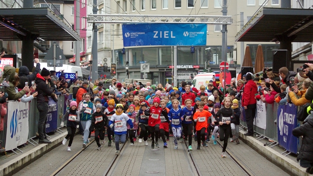 2024 12 15 Weihnachtslauf Start Schueler
