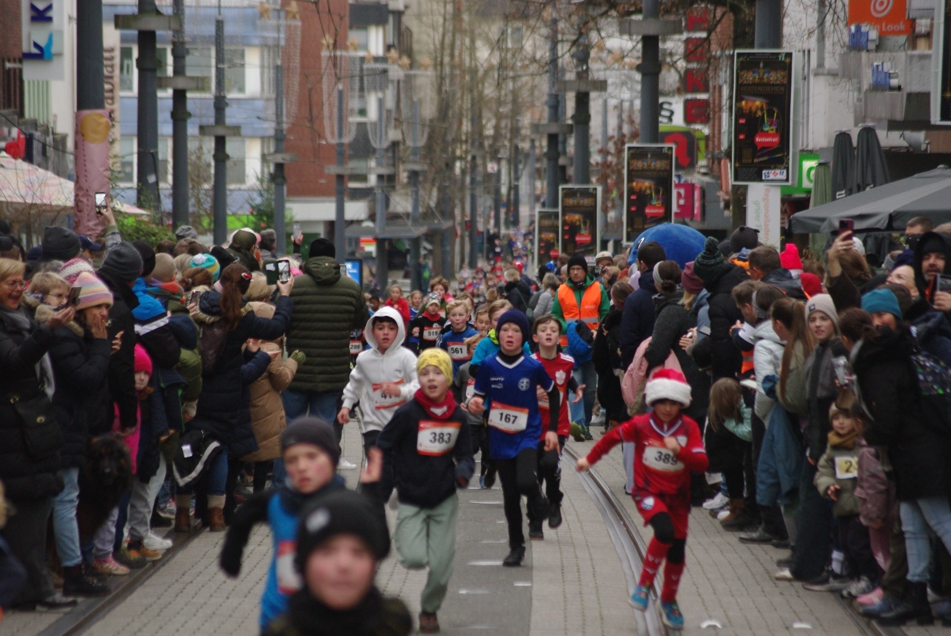 20251214 Weihnachtslauf Bahnhofstraße