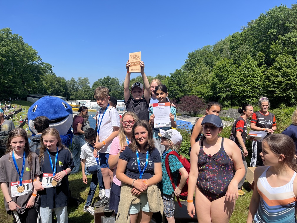 2026 05 22 SwimRun Siegerehrung Gewinner 5Klasse HGE