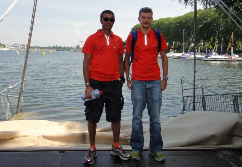 Nils Brüchert-Pastor und Till Pastor am Tage vor dem Rennen bei noch hervorragendem Wetter vor dem Einstieg zum Schwimmen