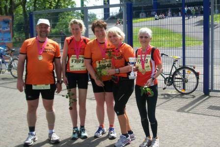 Holger, Petra, Sabine und Jola mit Helga