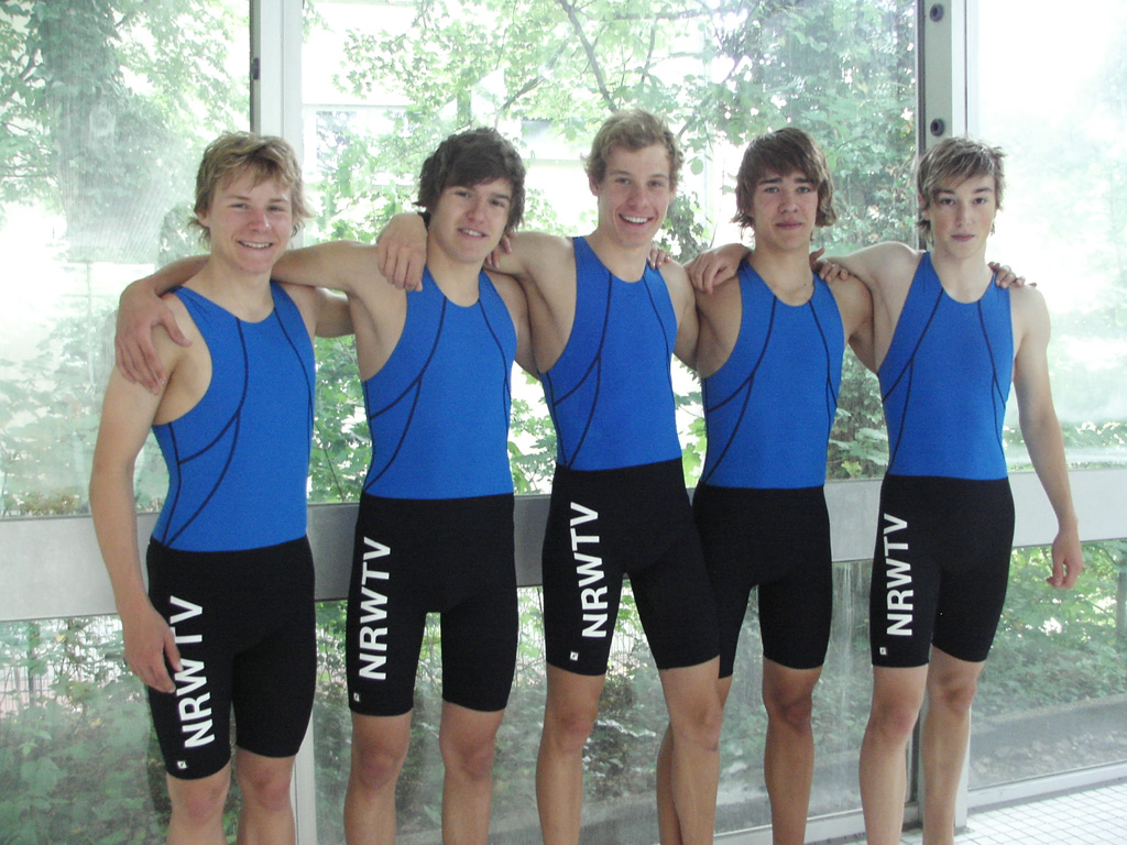 Bastian Balcer (2.v.l.), Dominik Wawrik (m.) und Jonas Loeff (2.v.r.) Bastian Balcer (2.v.l.), Dominik Wawrik (m.) und Jonas Loeff (2.v.r.)