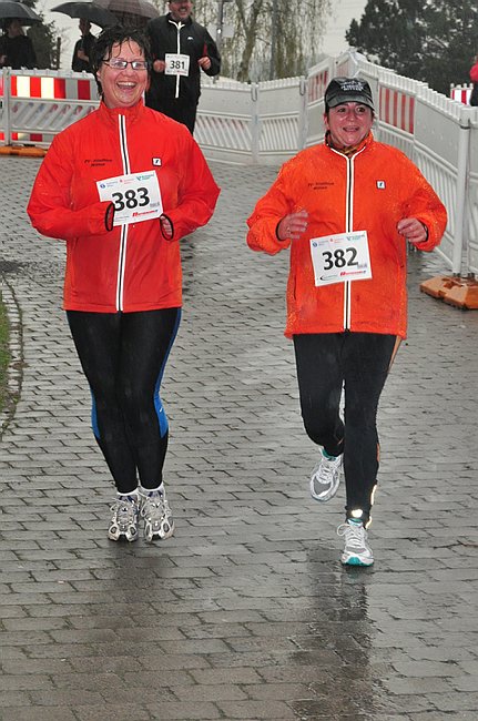 Simone & Dorothea: Gute Laune trotz Regen