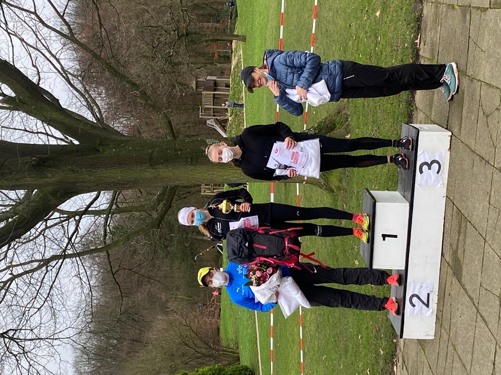 20211231 Fahrenson Emma Silvesterlauf Siegerehrung